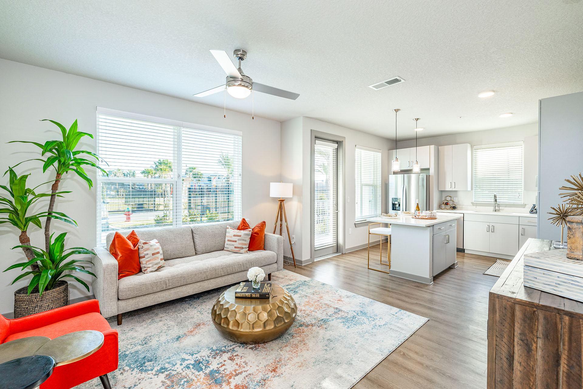 MADISON POINTE LIVING ROOM
