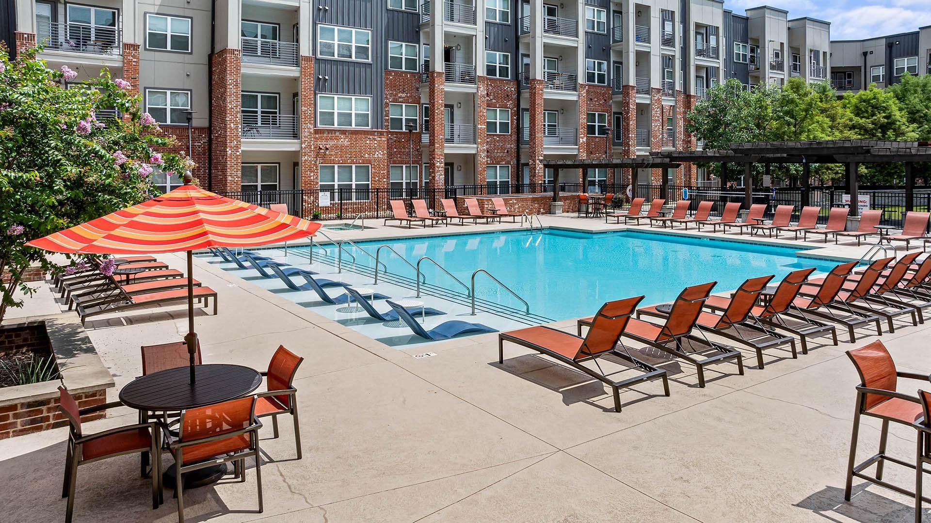 our apartments offer a swimming pool with chairs and an umbrella